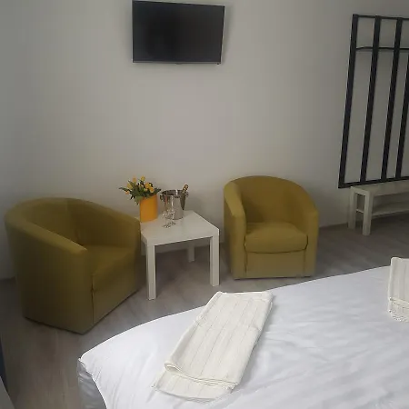 Mondrian Event & Garden Guest house